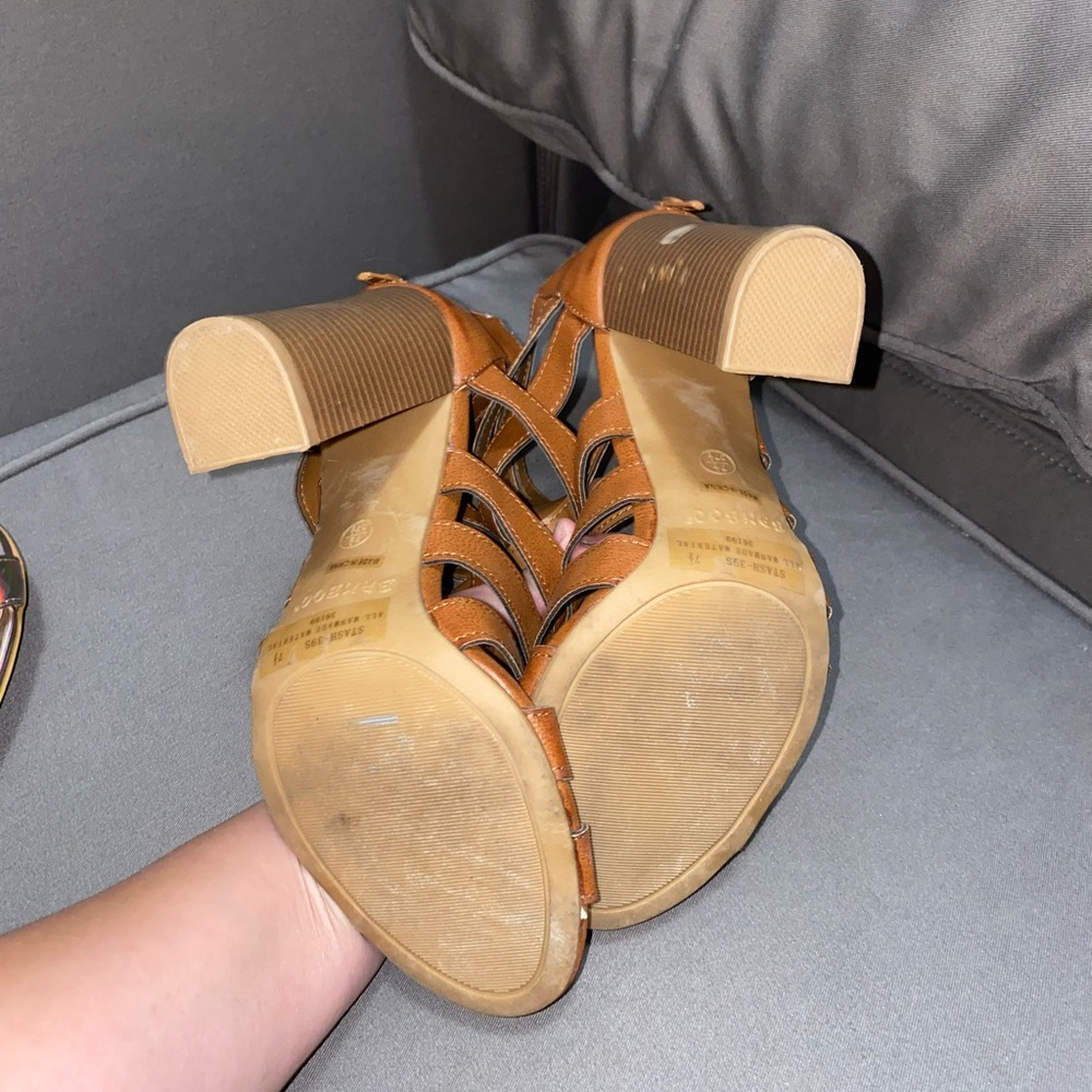 Heels - Picture 3 of 3